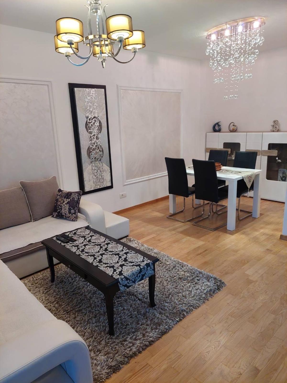 Jana Apartman *